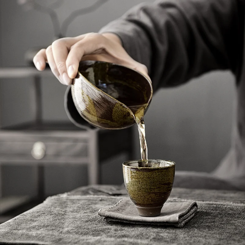 Jarra de cerámica retro de gran tamaño Taza justa Tetera Ideal para servir té y otras bebidas con estilo y elegancia.