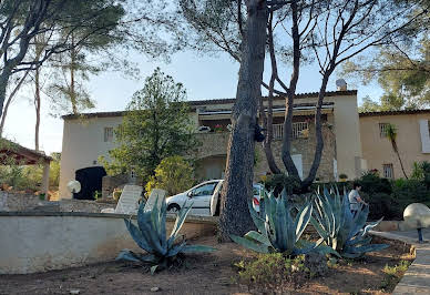 Villa avec piscine et terrasse 3