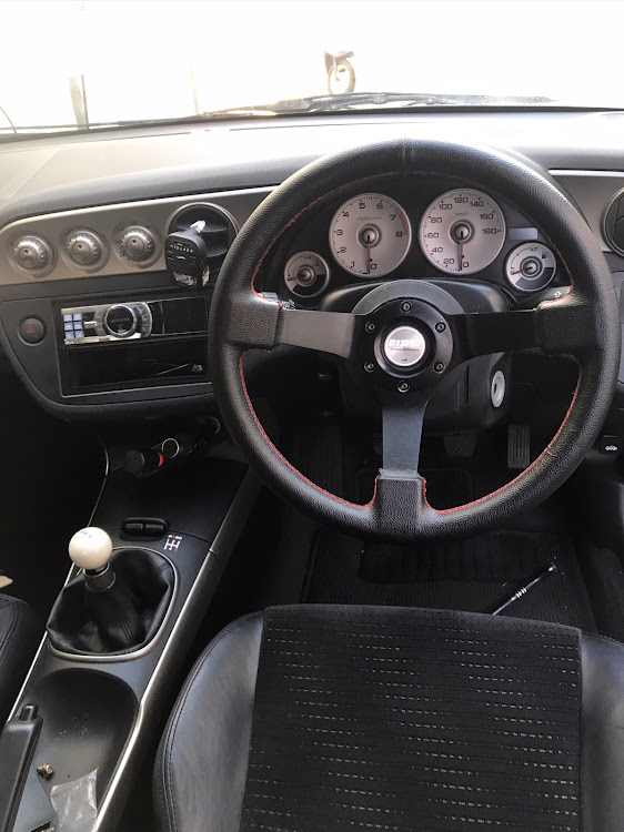 インテグラのハンドル交換・D1スペック・マイペースが一番・上を向いて歩こう♪・今年は最高の1年になります✨に関するカスタム事例の投稿画像8枚目