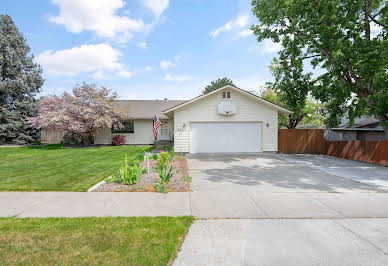 House with garden 2