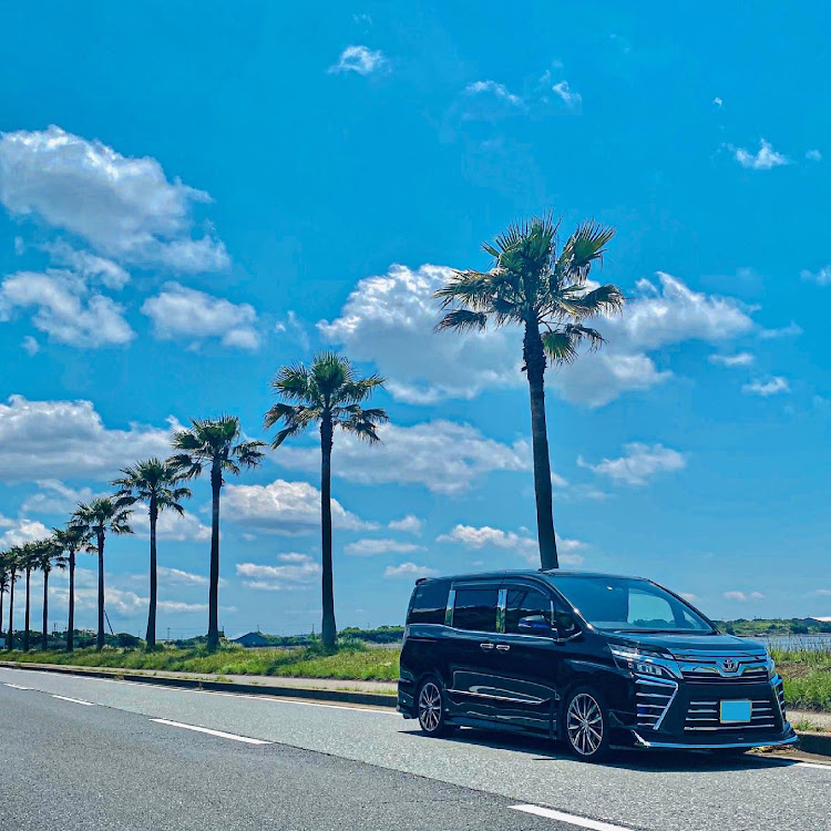 ヴォクシーの柏の葉T-SITE・千葉フォルニア・モデリスタ・納車して2年記念日・コロナが早く終息しますように🙏に関するカスタム事例の投稿画像2枚目