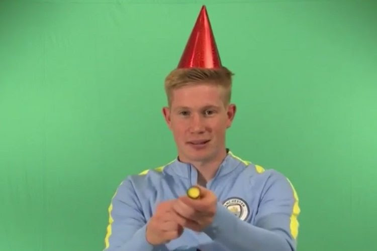 De Bruyne est meilleur avec un ballon que devant une caméra (VIDEO)