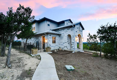 Farmhouse with garden 6