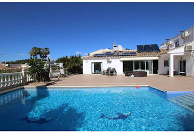 Maison avec piscine et terrasse 2