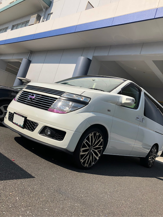 エルグランドのDIY・マフラー交換・車高調整・エルグランドに関するカスタム事例の投稿画像2枚目