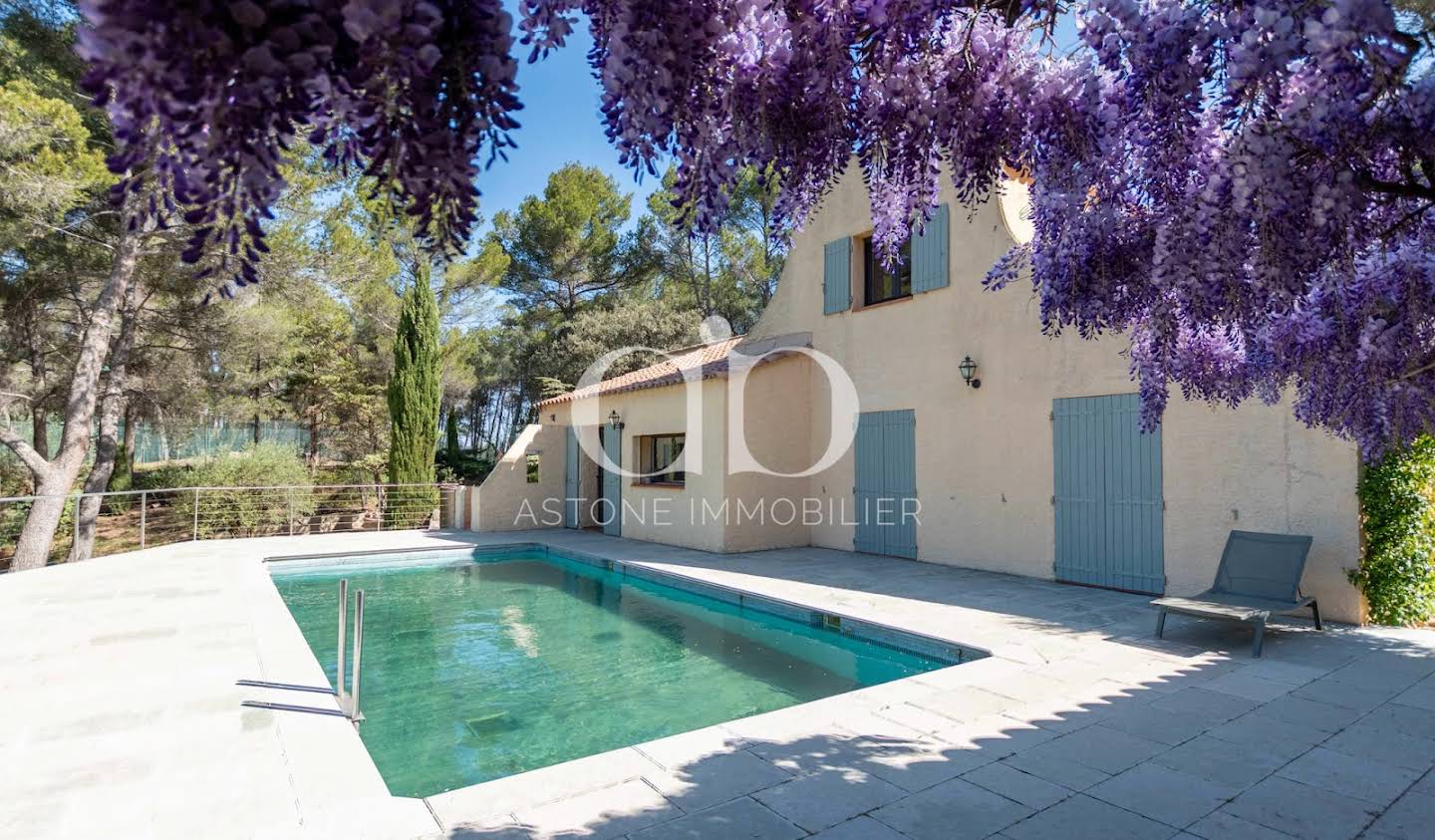 House with pool and terrace Simiane-Collongue