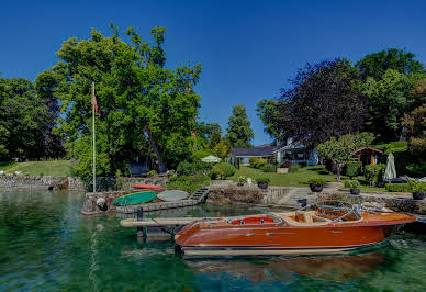 Villa with pool and garden 3