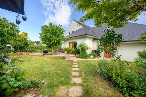 House with garden 3
