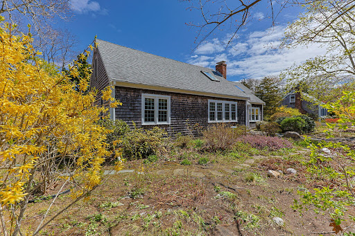House with garden 1