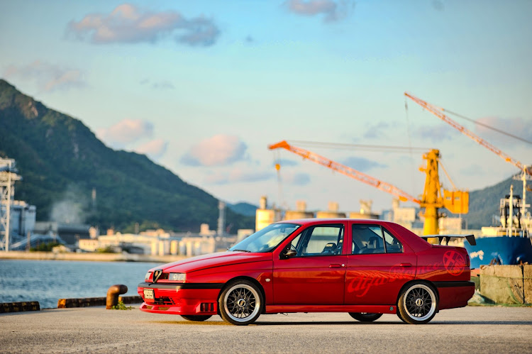 155のアルファロメオ・埠頭映え・アルファロメオ155・広島カメ活📸シリーズに関するカスタム事例の投稿画像2枚目