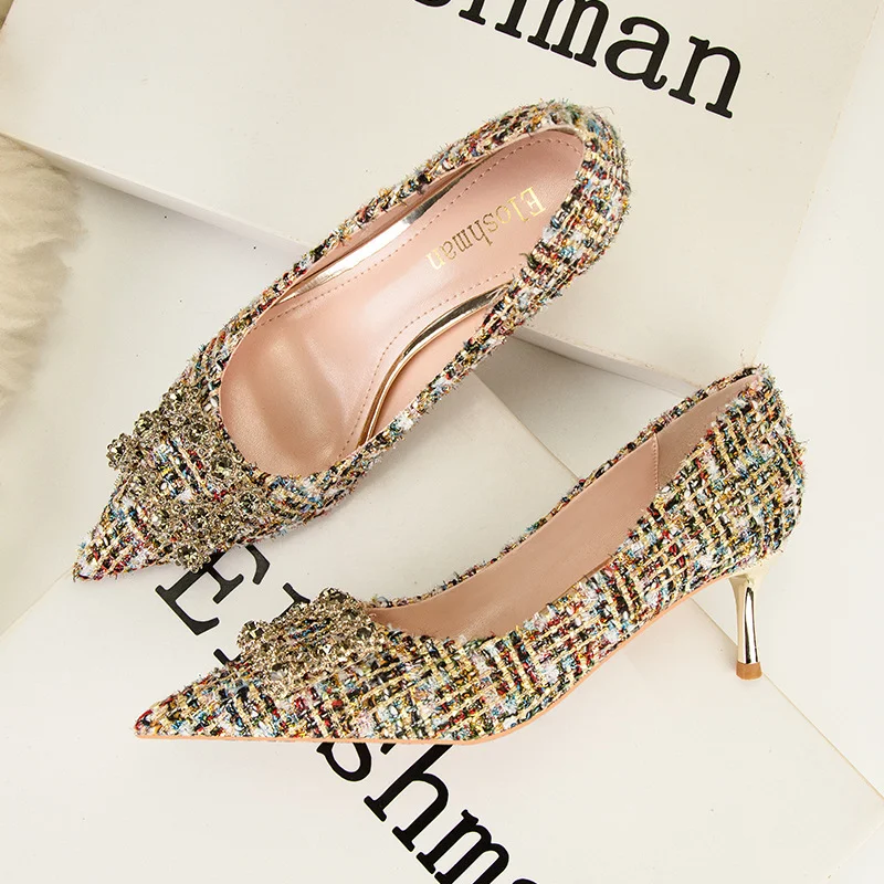 Zapatos de tacón de aguja delgados, tacón de aguja, boca poco profunda y puntera, perfectos para lucir elegante y estilizada.