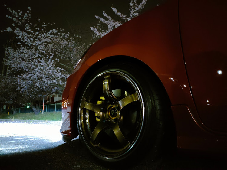 スイフトスポーツの桜とコラボ🌸・アドバンレーシングTC-4・チームオレンジ🍊に関するカスタム事例の投稿画像1枚目