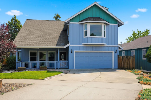 Buy this luxury property in Bend (United States) - Blue house with double garage