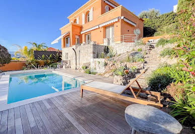 Villa with pool 8