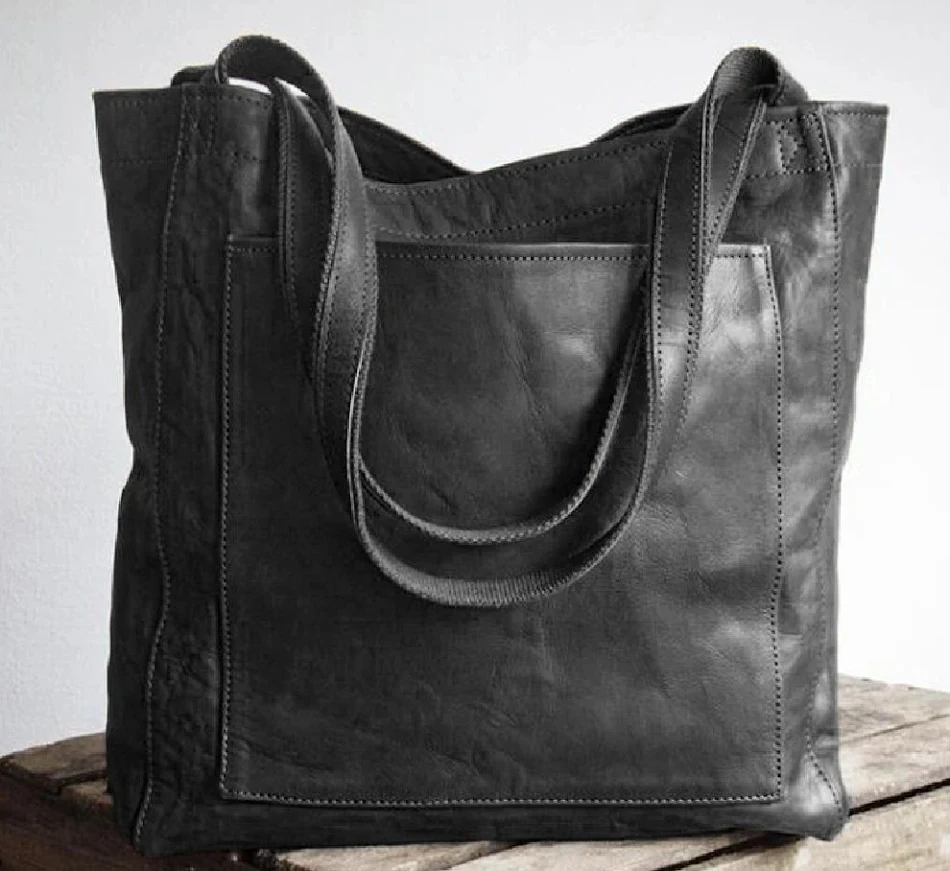 Sac bandoulière portable en cuir souple pour femmes avec poche, style vintage. Élégance et praticité pour transporter vos essentiels.