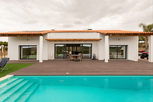 Maison contemporaine avec piscine et jardin 2