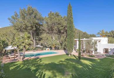 Maison avec piscine et jardin 4