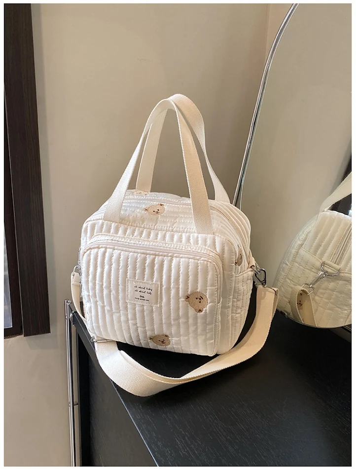 Bolsa de ombro tipo tote leve e de alta qualidade para mamães. Perfeita para armazenar itens essenciais, oferecendo praticidade e elegância no dia a dia.