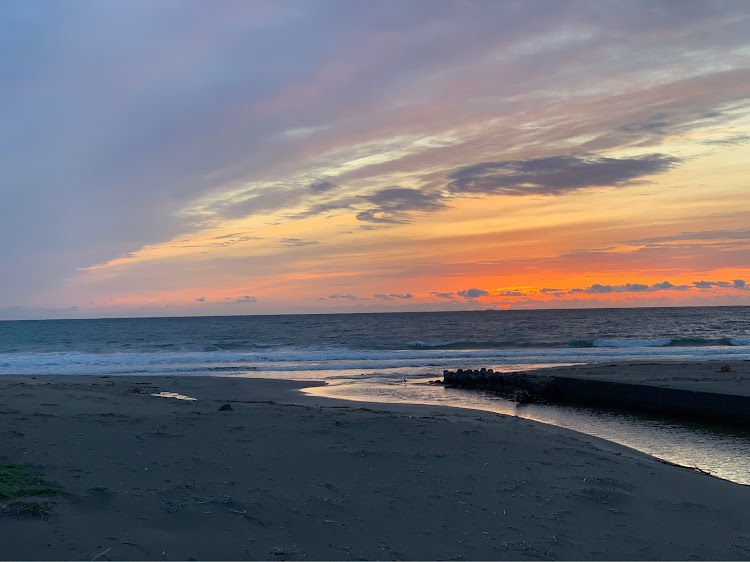 Eクラス ステーションワゴンのメルセデスベンツEクラス・メルセデスベンツステーションワゴン・メルセデスでサーフィンに関するカスタム事例の投稿画像2枚目