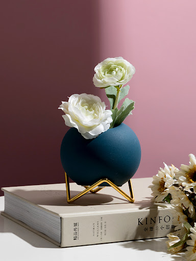 Title 6, Round Ceramic Plant Pot With Gold Metal Holder