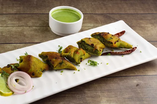 Tandoori Chaap,Veg Seekh Kebab With 2 Rumali Roti And 2 Papad