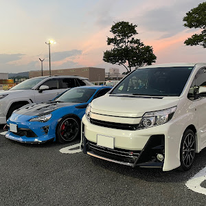 ノア ZRR80W