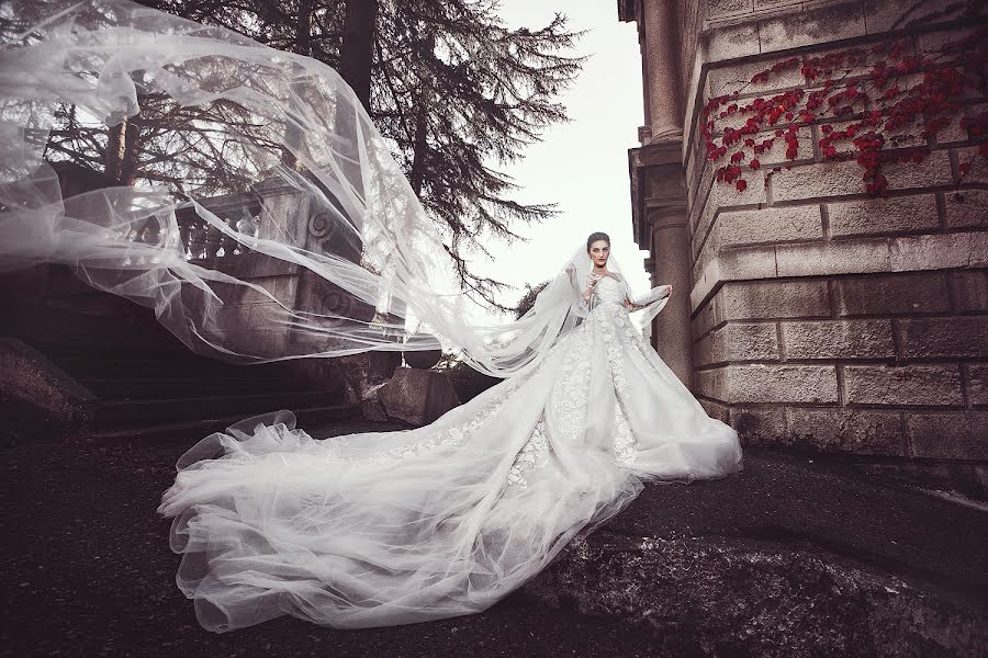 Fotógrafo de casamento Denis Vyalov (vyalovdenis). Foto de 8 de junho 2016