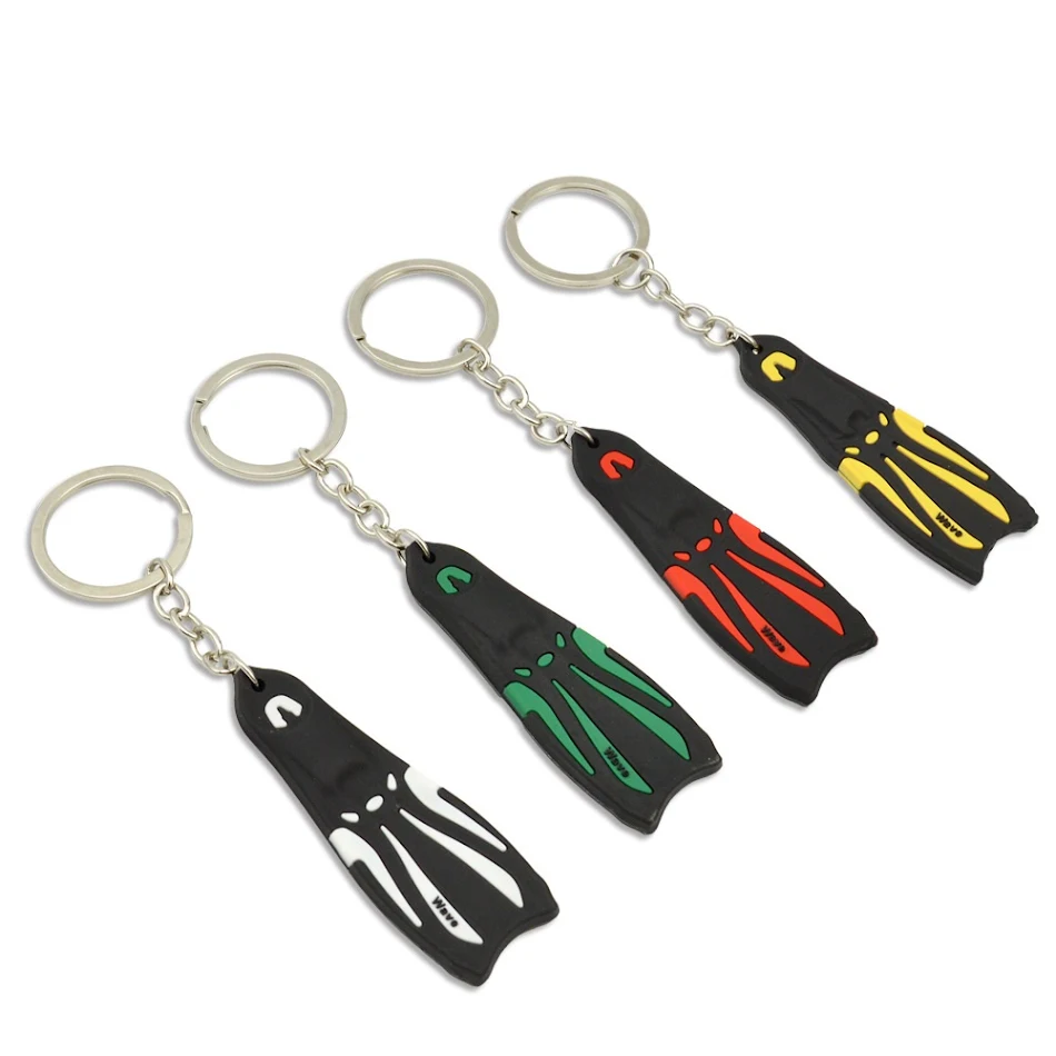 Portachiavi ciondolo a forma di pinne da sub in silicone. Un accessorio pratico e originale per subacquei, leggero e resistente.