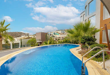 Maison avec piscine et jardin 10