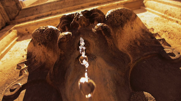 Fontana dal basso di latinifabrizio