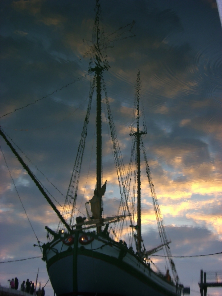 La nave che si specchia di emidepo_1973