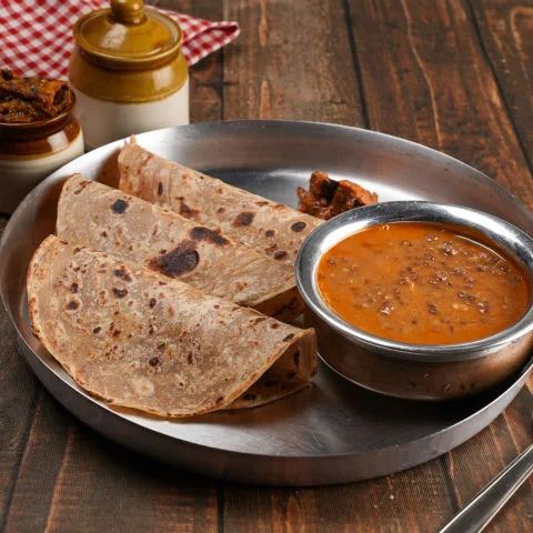 Dal Makhani With Paratha