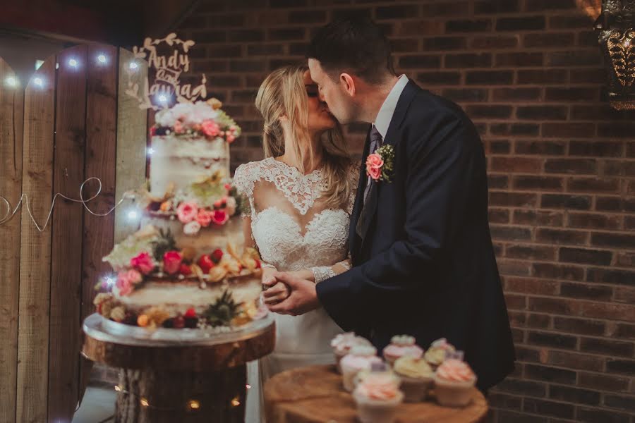 Wedding photographer Livi Edwards (liviedwardsphoto). Photo of 2 July 2019