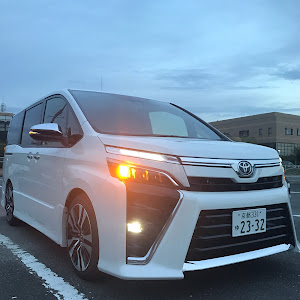 ヴォクシー ZRR80W