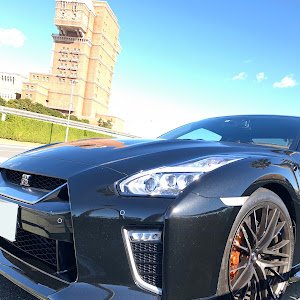 NISSAN GT-R