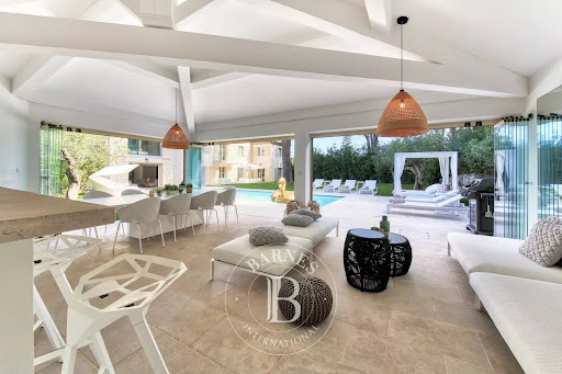 Villa avec piscine et terrasse 4