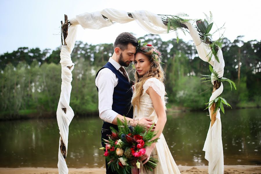 Jurufoto perkahwinan Artem Timoshenko (tymoshenkophoto). Foto pada 27 Mei 2016