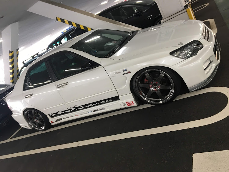 アルテッツァの立体駐車場・立体駐車場は盛れる・立駐に関するカスタム事例の投稿画像8枚目