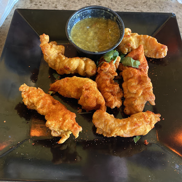 Appetizer chicken pakoras with a fried chickpea coating