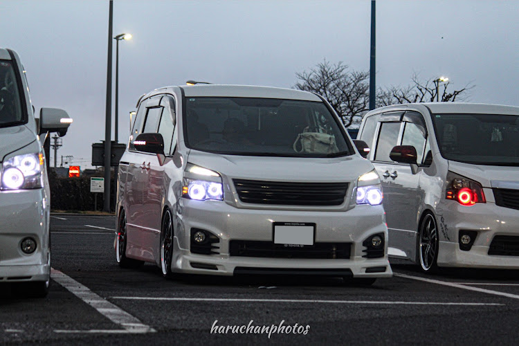 ノアのG.K.J Style.・4"86spec・低くそうで低くない少し低い車・MT・petanco worksに関するカスタム事例の投稿画像2枚目