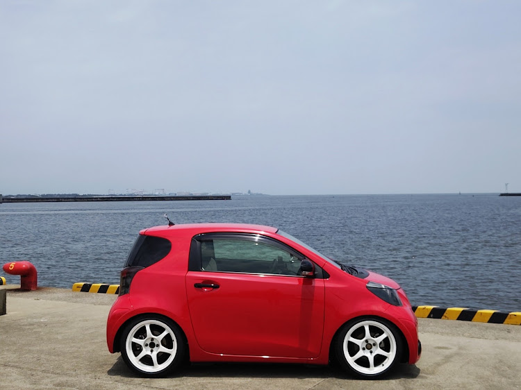 iQのｉＱ・NGJ10・海と愛車に関するカスタム事例の投稿画像2枚目