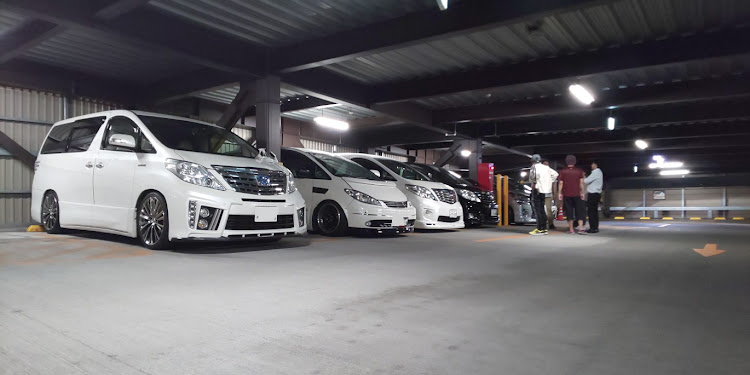 アルファードのMT参加・仲間とのコラボに関するカスタム事例の投稿画像1枚目