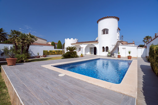 House with terrace 1