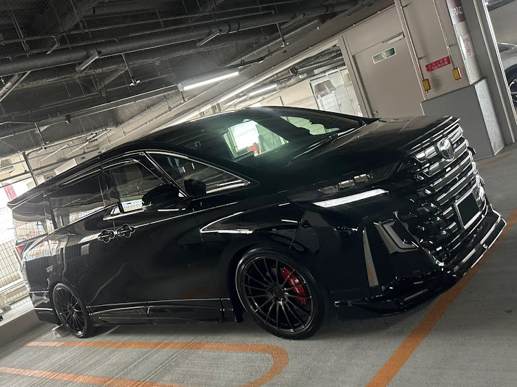 ヴェルファイアのコラボお誘いお待ちしております・愛車の半顔が見たい・ヴェルファイア40系・ホイールに関するカスタム事例の投稿画像1枚目