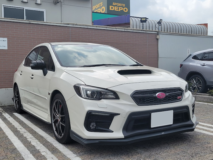 WRX S4のオイル交換🤭・エコカーですね🎵・どこどこ音🔊に関するカスタム事例の投稿画像1枚目