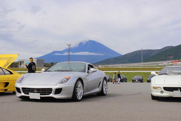 神馬普及促進協議会会長さんが投稿した大乗フェラーリミーティングに関するカスタム事例の投稿画像2枚目