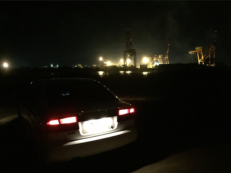 レガシィB4の港・暇・乗れない・ドライブ・夜景に関するカスタム事例の投稿画像1枚目