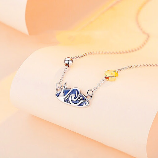 Title 3, Golden Moon Clavicle Chain