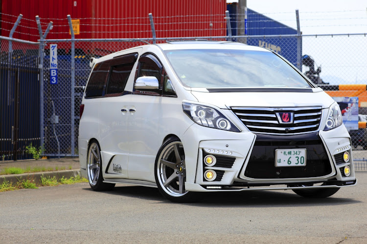 アルファードのアルファード・ジースト・ヴェルファイア・#カールソン・クラグリネアに関するカスタム事例の投稿画像1枚目