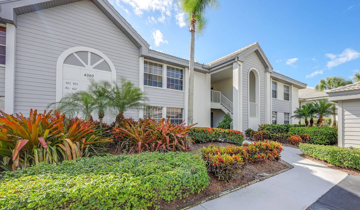 Apartment with pool Bonita Springs